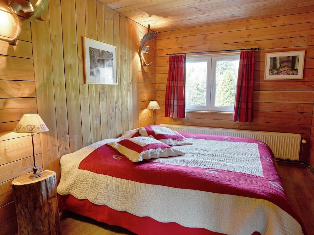 Luxurious Holiday Home in Stoumont With Pool & Bar