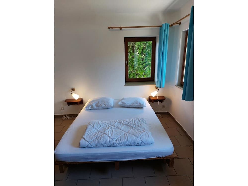 Modern Holiday Home with Hot Tub & Sauna in Ardennes