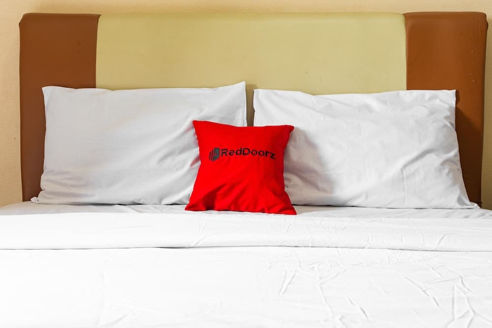 RedDoorz Apartment @ Gateway Cicadas