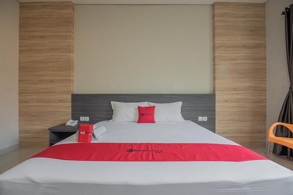 RedDoorz Premium @ Fafa Hills Resort Puncak