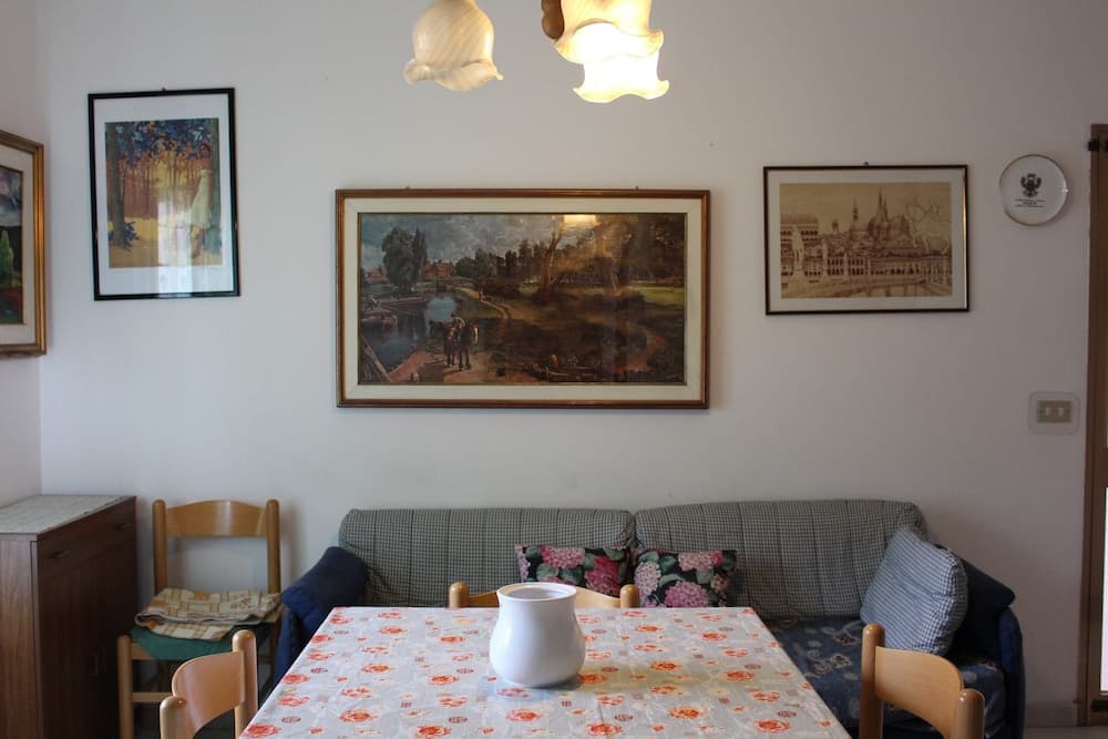 Sun Drenched Seaside Holiday Home near Venice