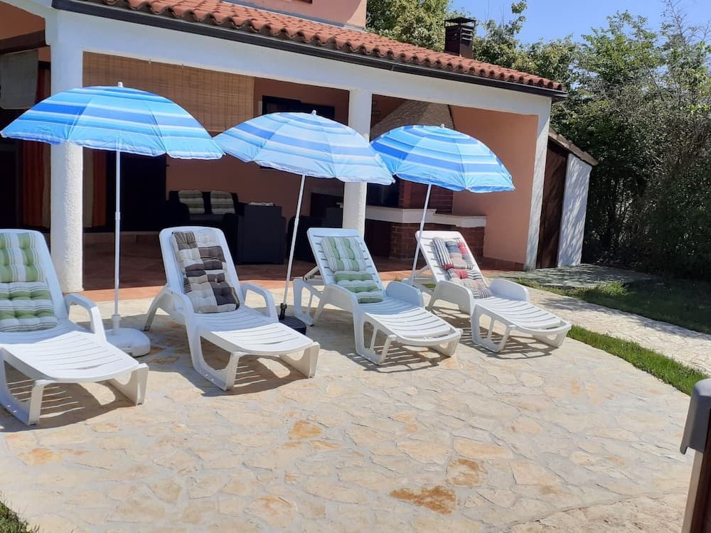 Charming Pool Home Near Pula