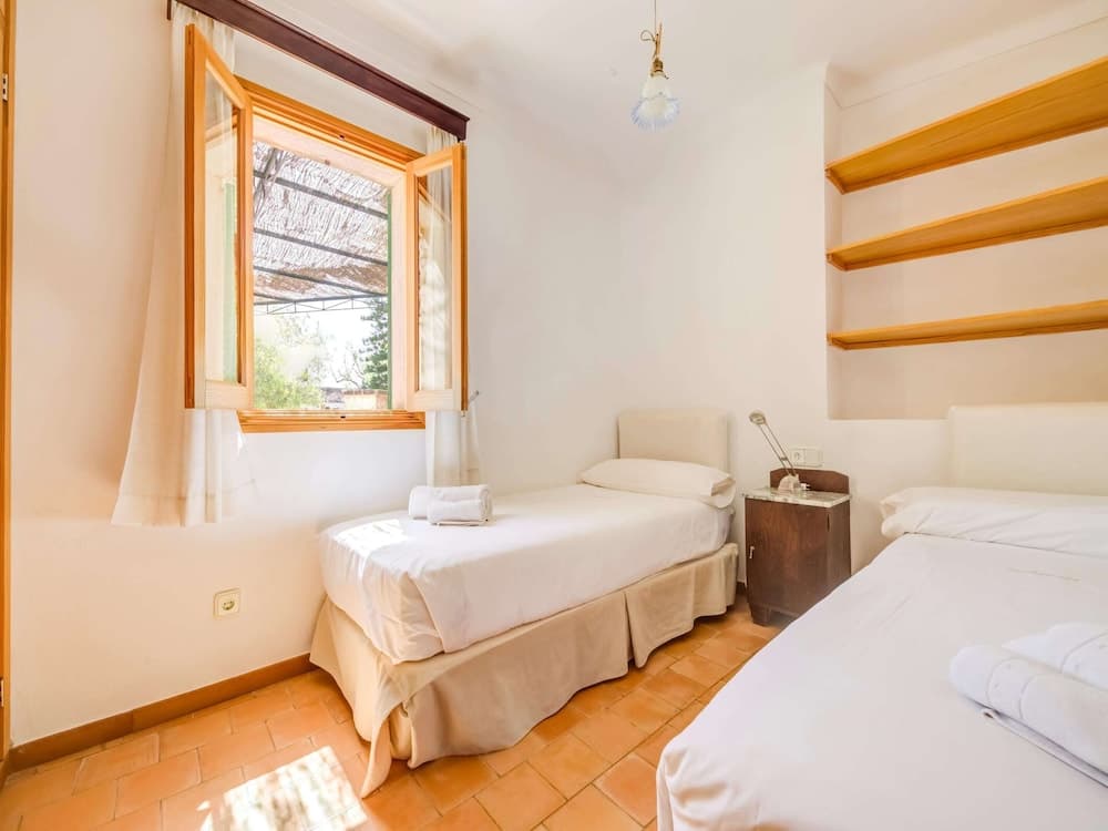 Cozy Stay in Historic Estate