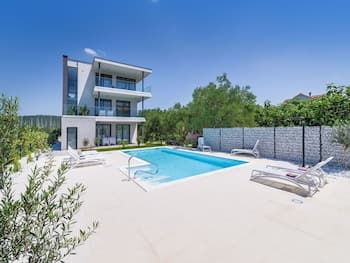 Charming Apartment in Bibinje With Private Balcony