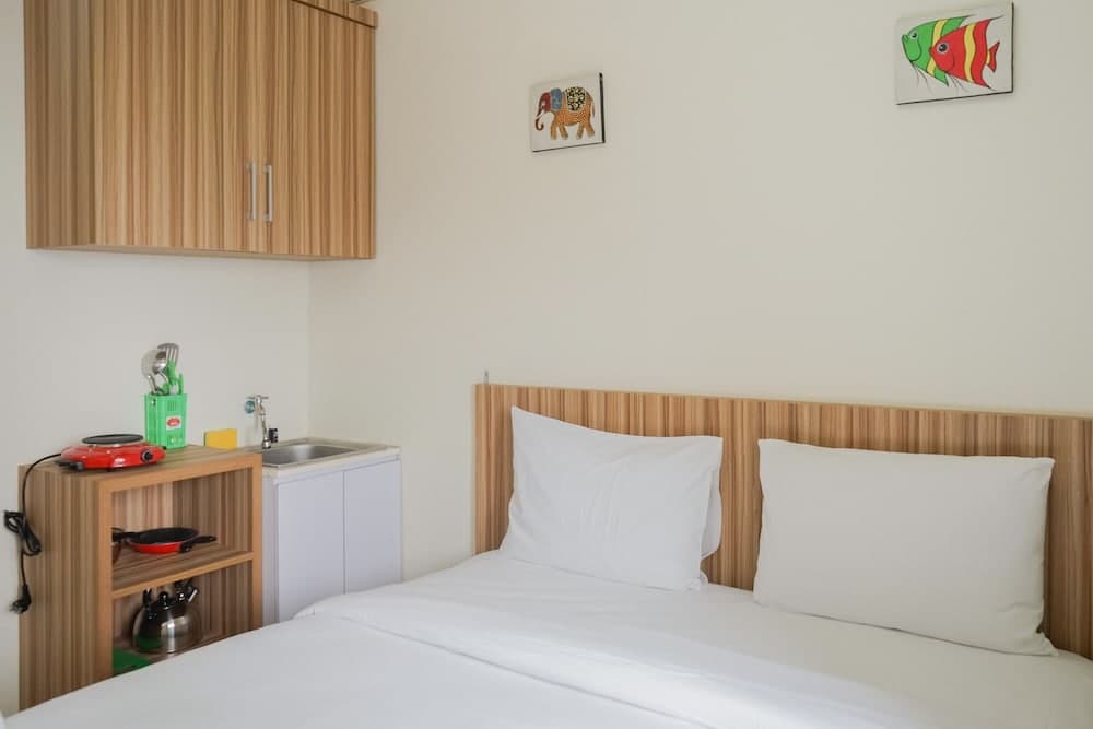 Cozy Studio Green Pramuka Apartment next to Mall