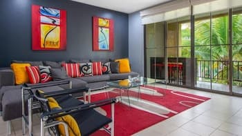 3rd-floor Space, Modern Decor, Recently Renovated, Overlooking Pool