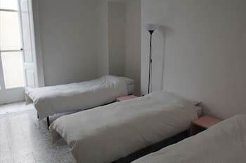 1 bed in Basic 6 Bed Female Room Share Bathroom - Campus Accommodation
