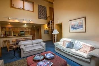 Townsend Place Condo 3 minutes walk to Beaver Creek VIllage by RedAwning
