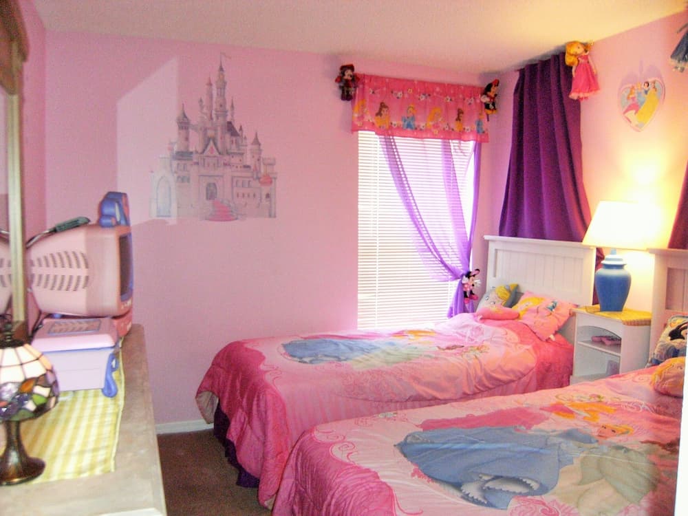 Prime Location In Secure Safe 247 Manned Gatehouse Community With Clubhouse