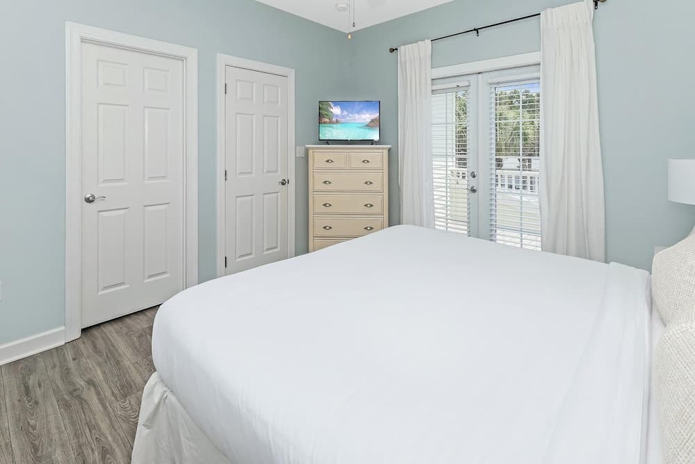 61 Batchelors Button