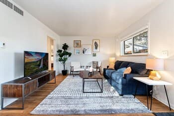 Gorgeous Hideout Near Old Town – Free Bikes!!