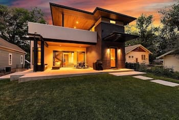 Relaxing in Paradise w Private Roof Top Deck!!