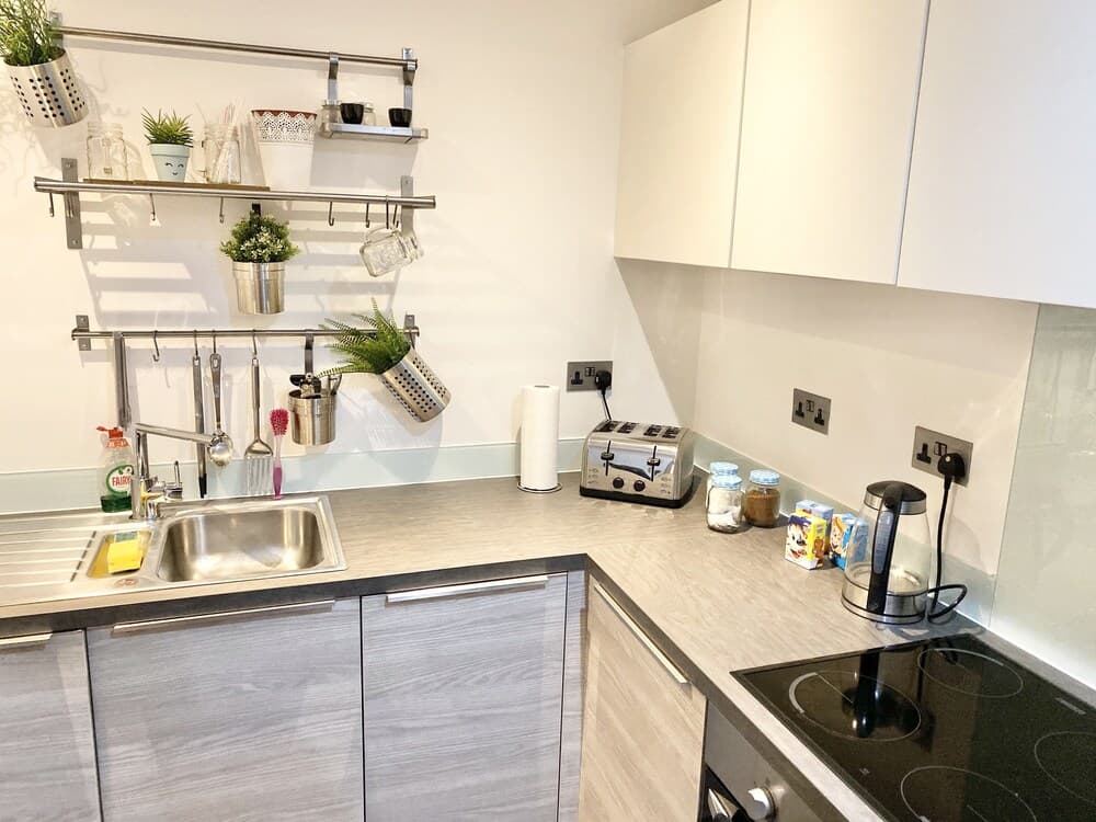 2-bed Apartment Parking Deep Cleaned Professionally