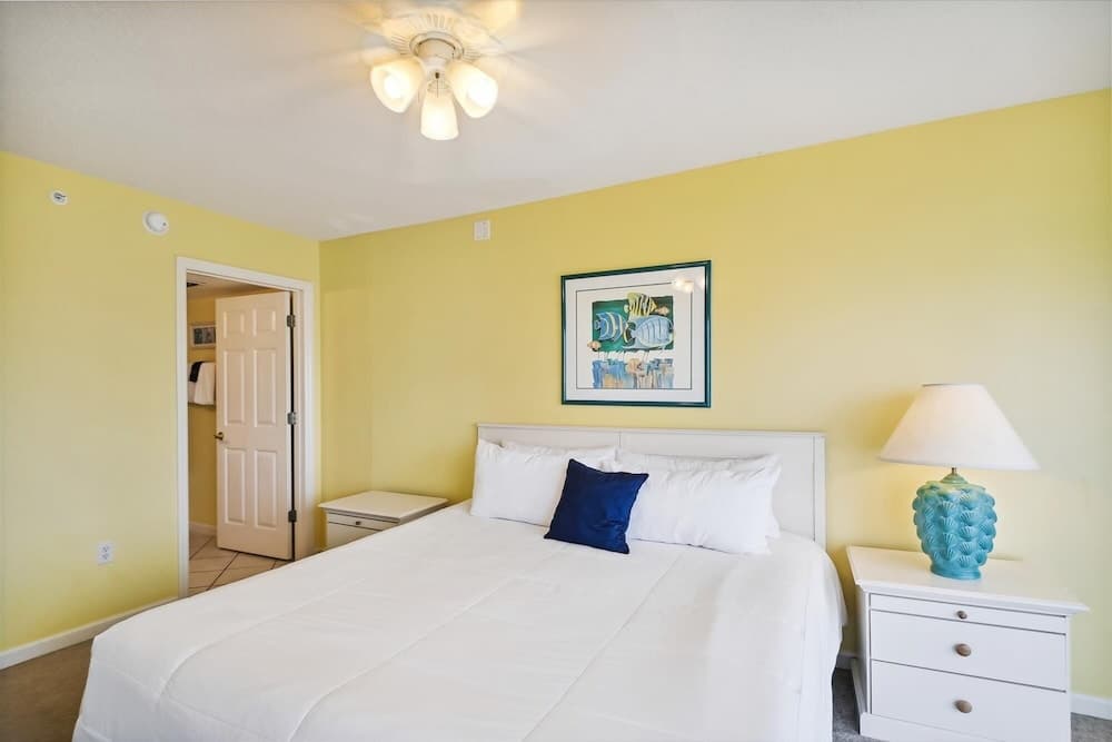 Seacrest 707 is a Gulf Front 2 BR on Okaloosa Island by RedAwning