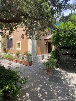 Los Mochileros - Age Limit 18-28