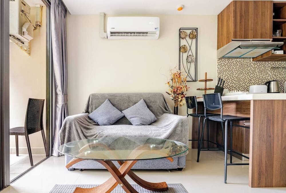 Naiharn Pearl Condo Hotel by Villacarte