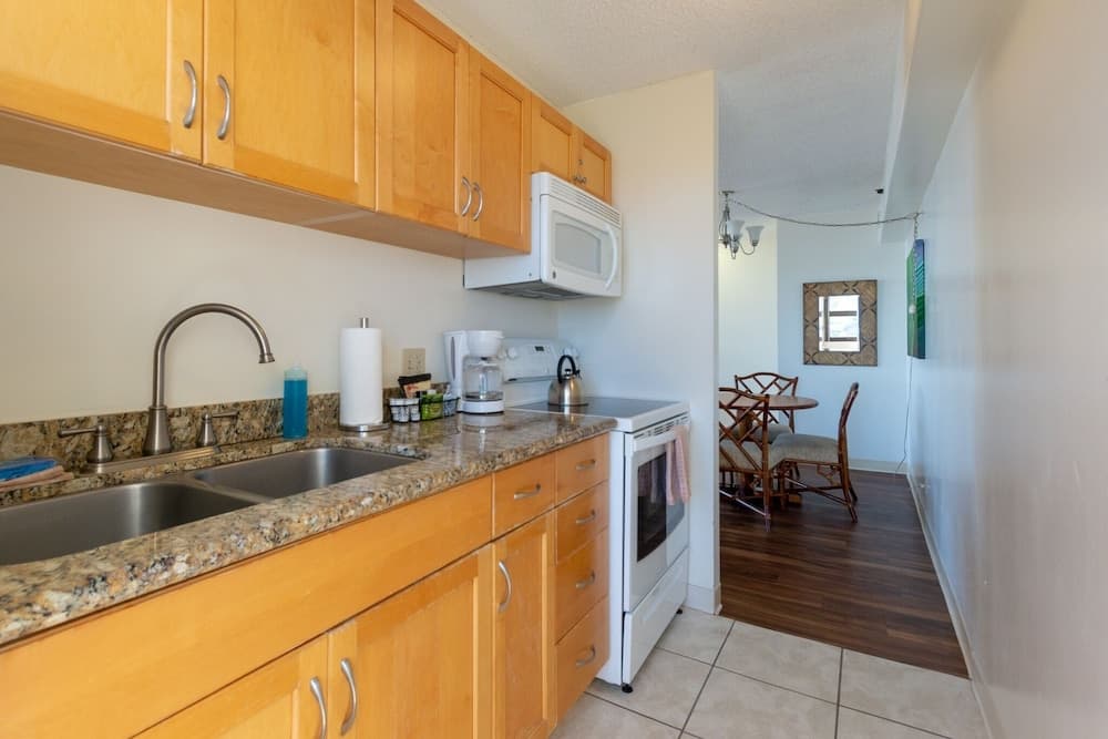 Beautifully Renovated 32nd Floor Deluxe Ocean View Waikiki Condo by Koko Resort Vacation Rentals