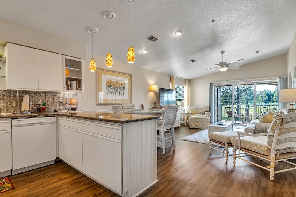 Golden Getaway 2 Bedroom Condo by RedAwning