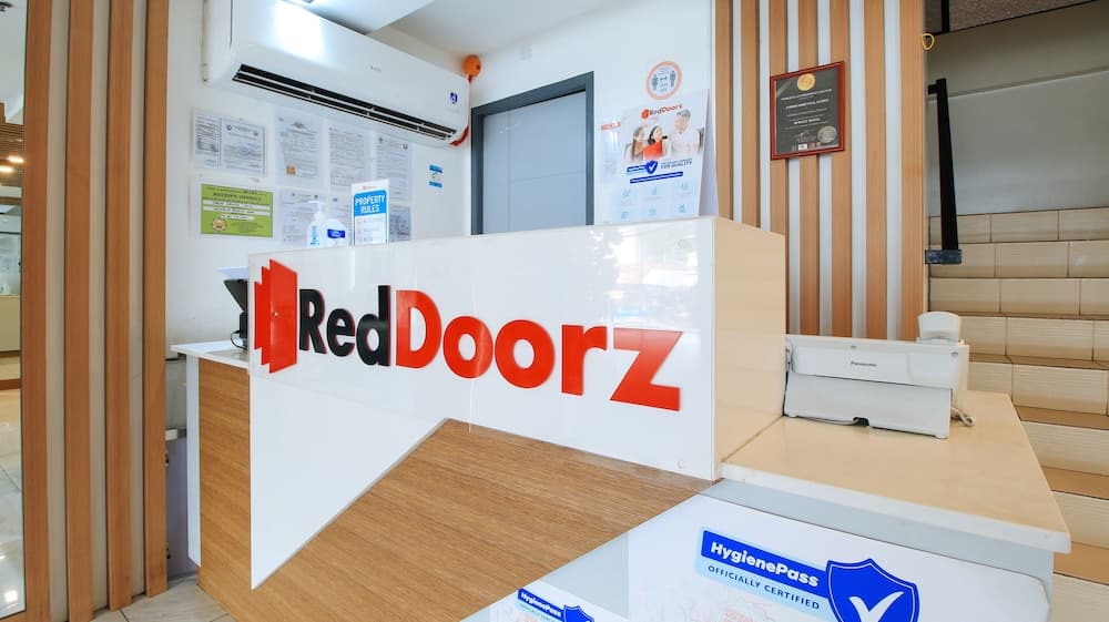 RedDoorz Plus @ Jardin Suites Guadalupe Nuevo