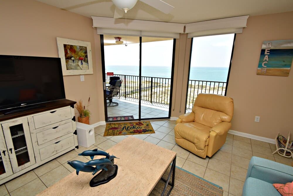 Phoenix East 510 2 Bedroom Condo by Redawning