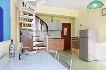 Adriana Holiday House , Free Parking, Wi Fi, Near Sea, Private Kitchen,