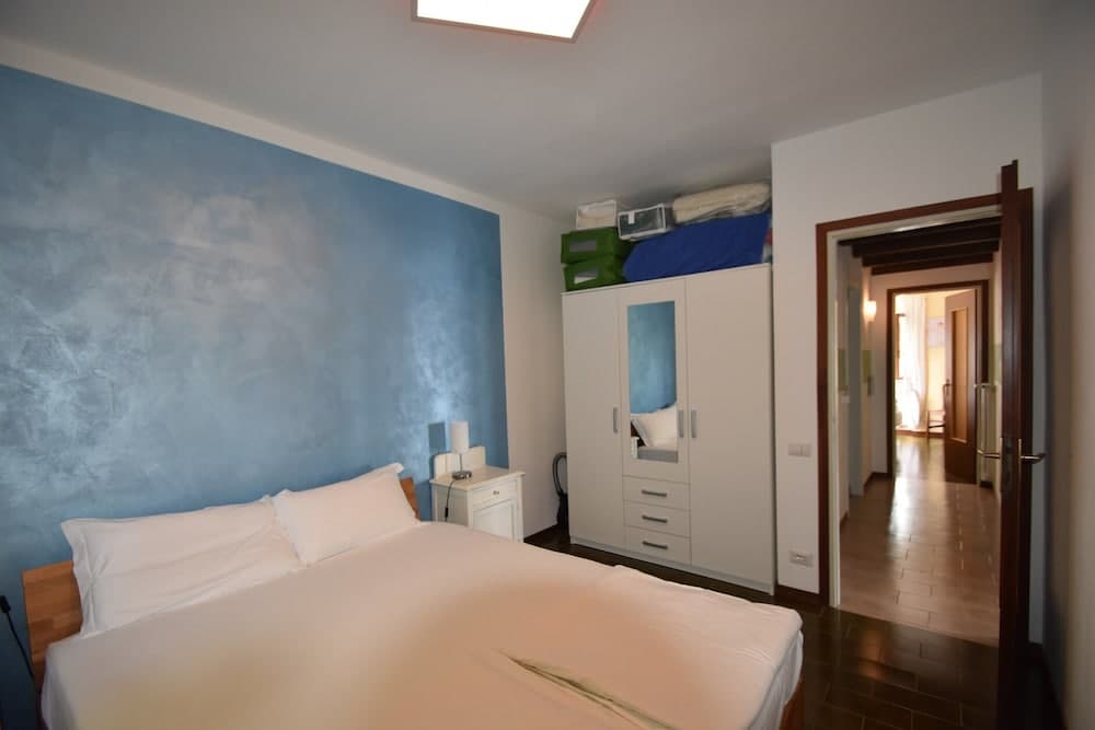 Rustic Villa With Lake Views