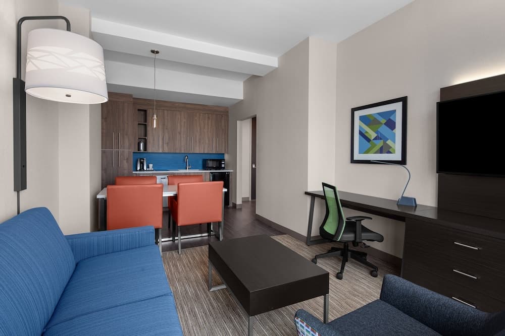 Holiday Inn Express & Suites Woodside LaGuardia Airport by IHG