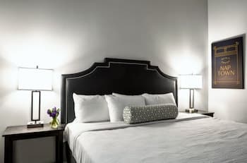 2BR 2BA In The Block by CozySuites