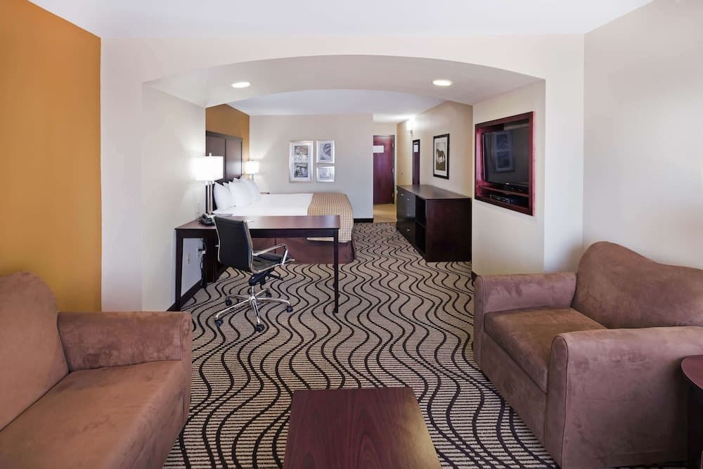 La Quinta Inn & Suites by Wyndham Floresville