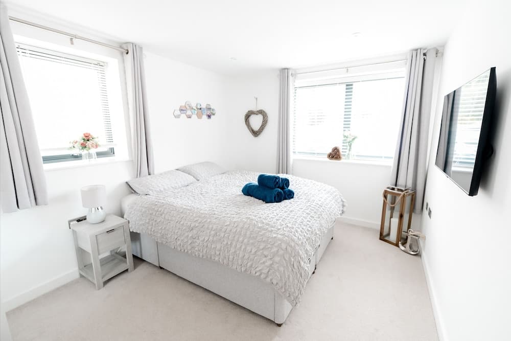 Brand New Beachfront Ground Floor With Garden 2 Bed Apartment 6 Guests