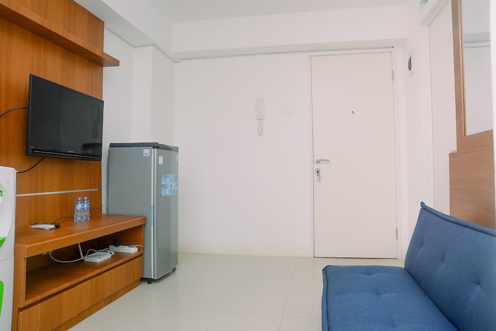 Comfortable and Fully Furnished 2BR Bassura City Apartment