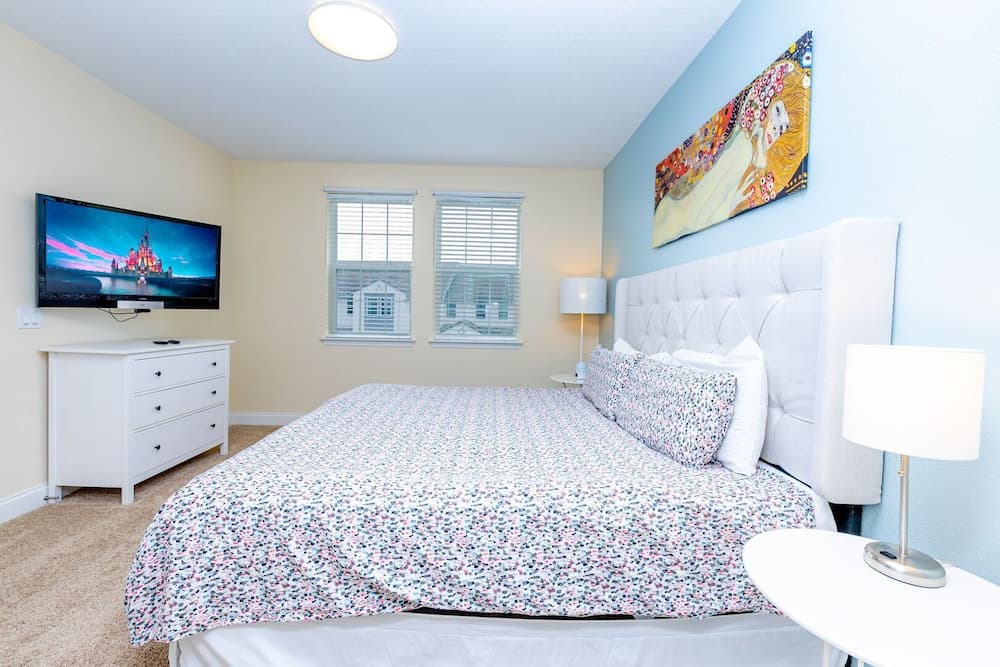 Luxury Town home With Pvt Pool in Resort near Disney