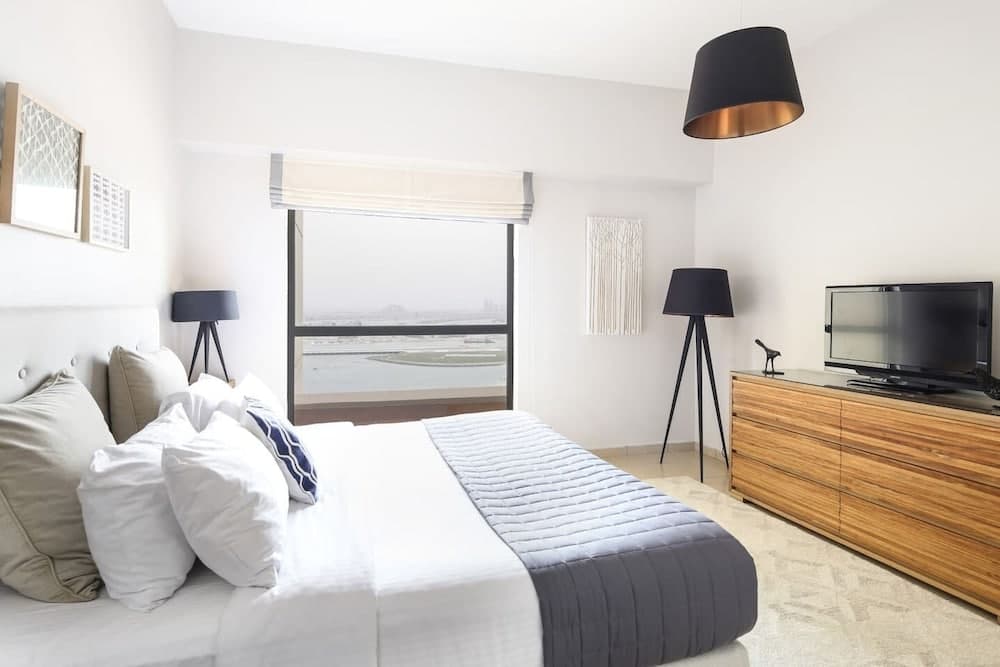 Full SEA Views! Gorgeous 2BR in JBR - Sleeps 6
