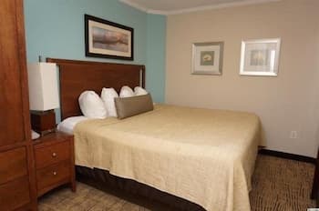 Towers On The Grove Condo