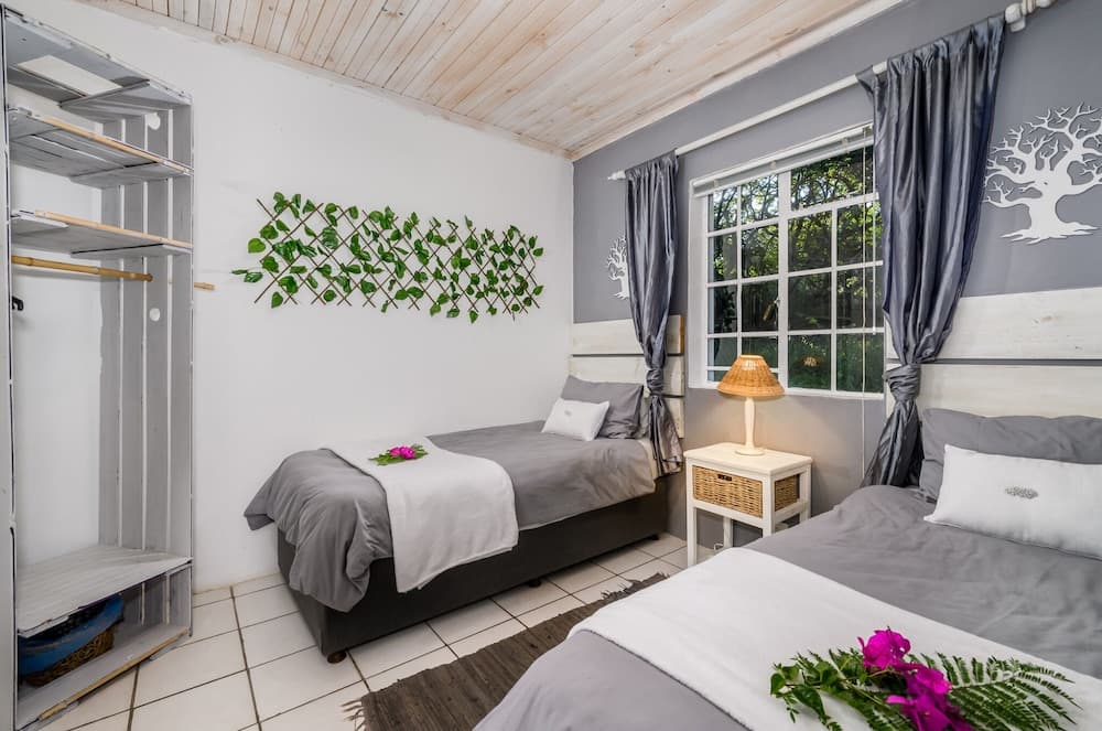 302 On Old Seaview Road - Stargazer Cottage