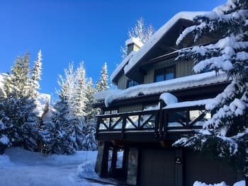 Spacious Town Home With Private Hot Tub