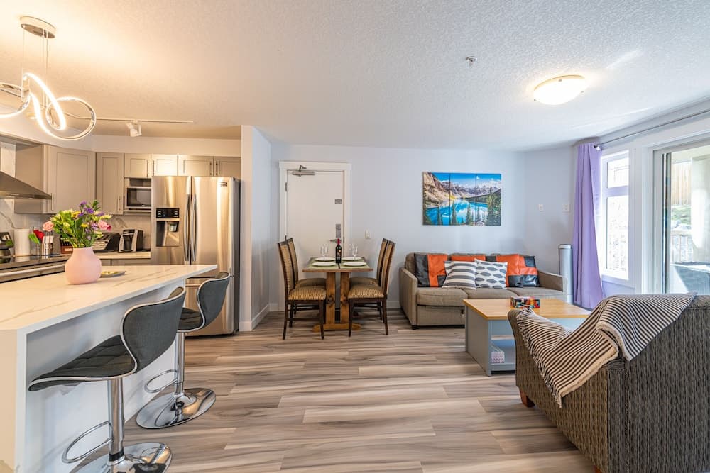 WindTower - Luxurious 2 Bedroom Condo