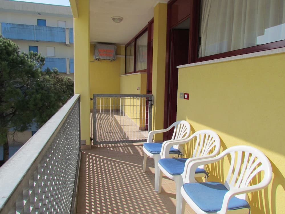 Colorful Studio by the Beach-beahost