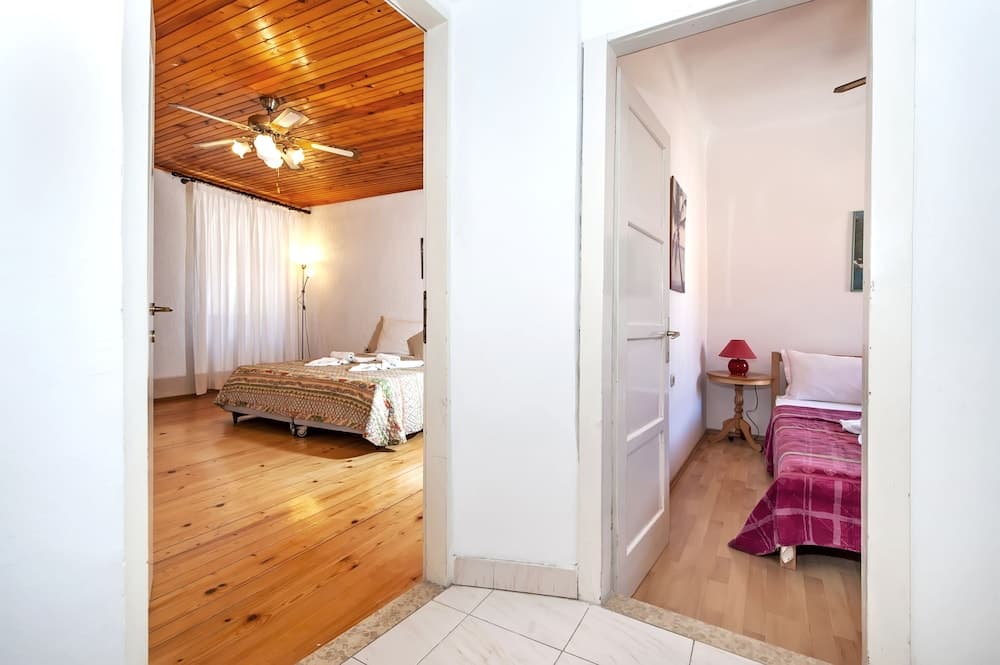 Carera Seaview Apartments