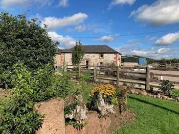 Cosy 2-bed Cottage With Garden Near Carlisle