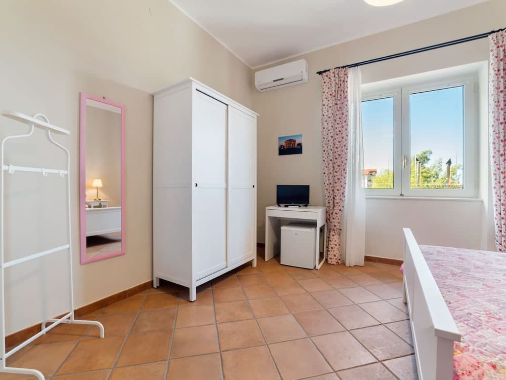 Villa With Pool Near Paestum