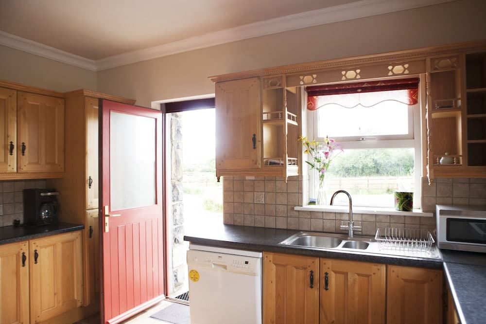 Inviting 4-bed House in Strokestown