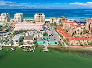 Cute One Bedroom at The Coral Resort Apts by Redawning