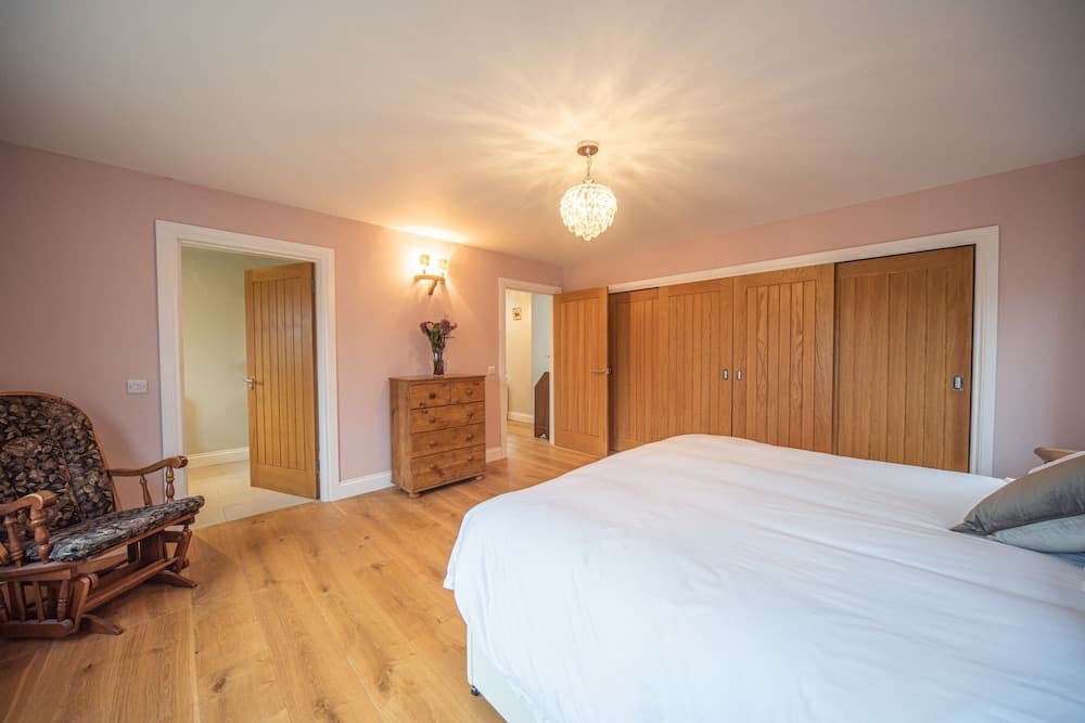 Hillcrest - 8 Person Luxury House and Hot Tub