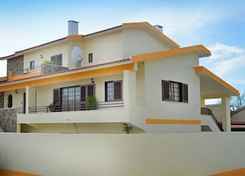 Quality 8-bed Villa in Sao Martinho do Porto