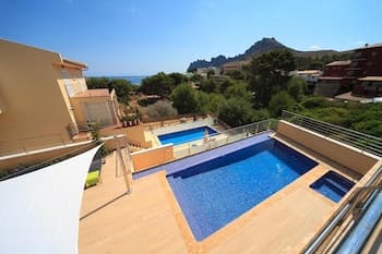 Villa - 4 Bedrooms with Pool, WiFi and Sea views - 108773