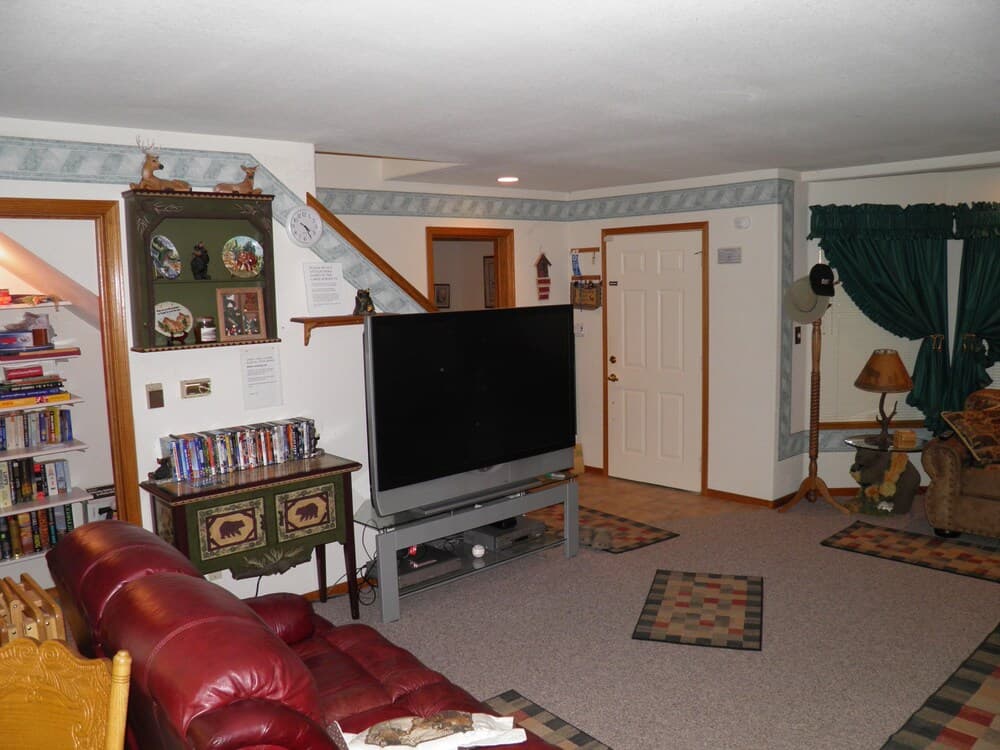 Walk to the Gondola, Casinos, Shopping and Beach