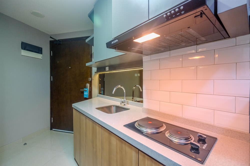 Fully Furnished with Comfortable 1BR Apartment at Mustika Golf Residence