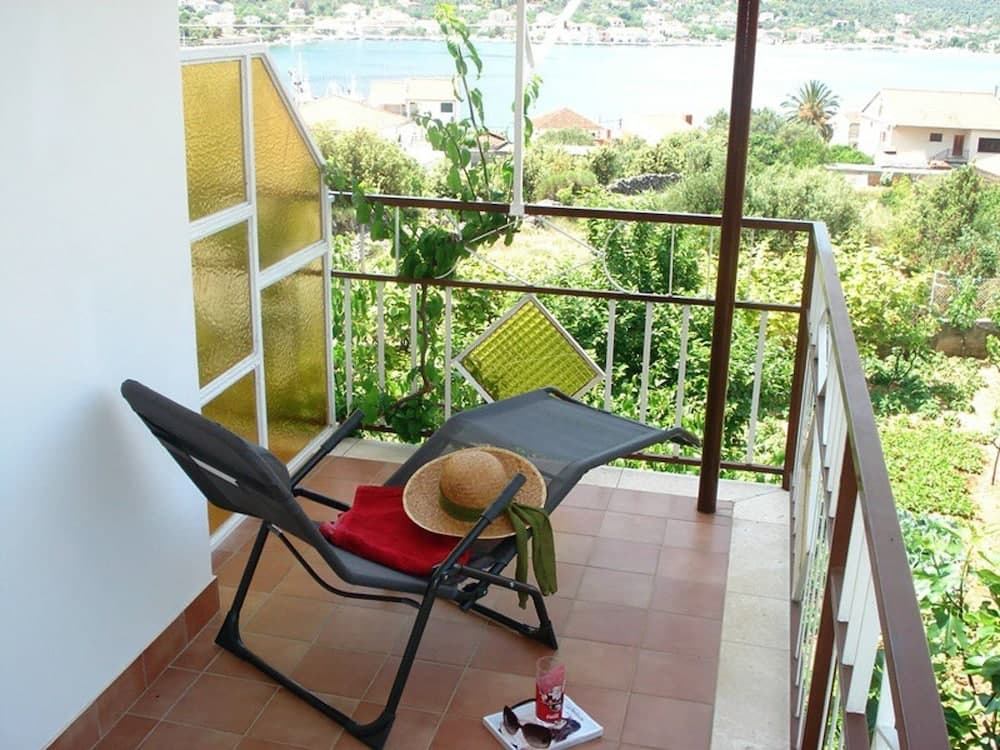 Romantic Apartment With Sea View Vinišće, Dalmatia