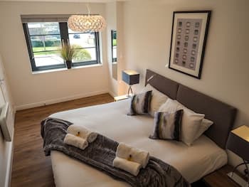 SA Today Apartments Farnborough with Fibre Wi-Fi & Netflix